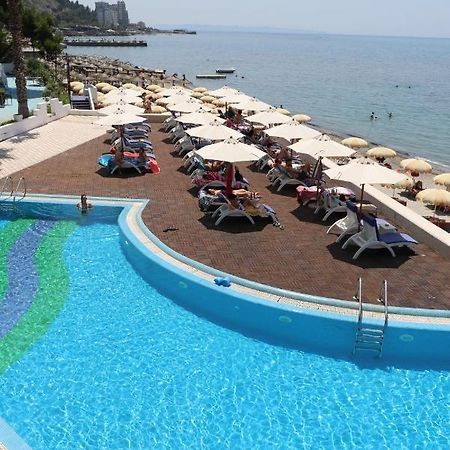 فندق Costa Del Sol دراس المظهر الخارجي الصورة